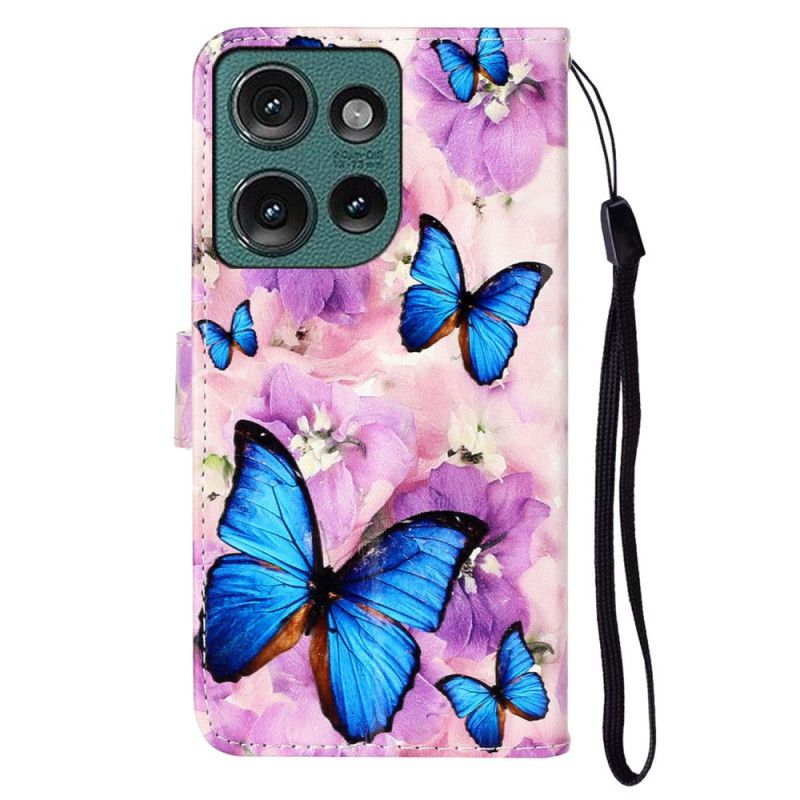 Housse Motorola Edge 50 Fleurs Violettes et Papillons Bleus Premium